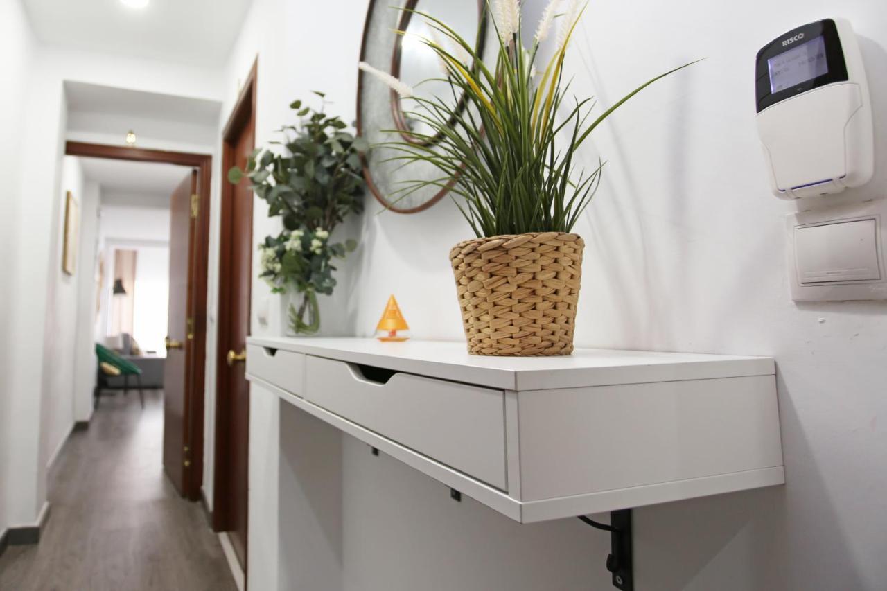 Ferienwohnung Apartamento En Calle Mendoza - Zona Huelin & 300 Mts De La Playa Málaga Exterior foto