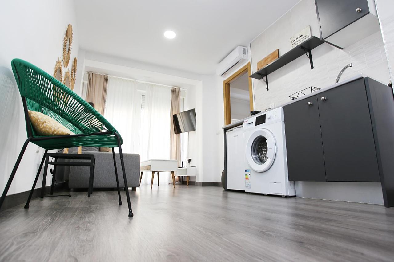 Ferienwohnung Apartamento En Calle Mendoza - Zona Huelin & 300 Mts De La Playa Málaga Exterior foto
