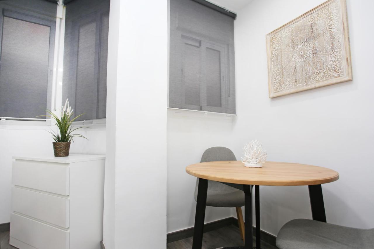 Ferienwohnung Apartamento En Calle Mendoza - Zona Huelin & 300 Mts De La Playa Málaga Exterior foto